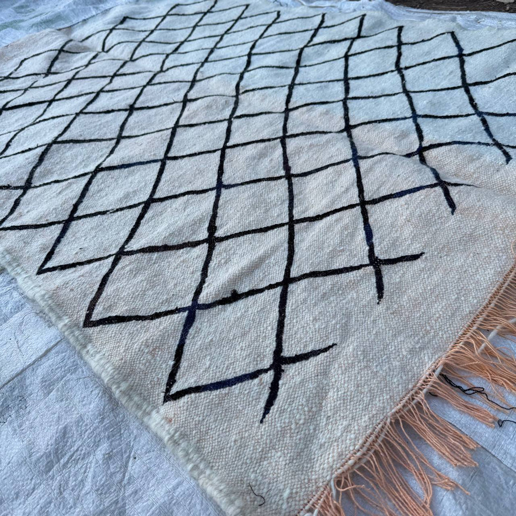 Traditional Moroccan Berber Rug – Authentic Handmade Atlas Wool Carpet